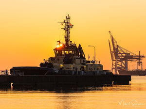 Göteborgs hamn – Bogserbåten Svitzer Oden i solnedgång
