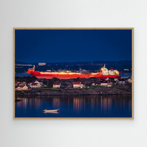 Göteborg – tankfartyg vid Torslanda i kvällsljus | Canvas