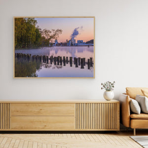 Göta älv i gryning – Nouryon i Bohus | Canvas