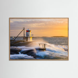 Klåva fyr på Hönö – Dramatiskt hav vid solnedgång | Fine Art Print