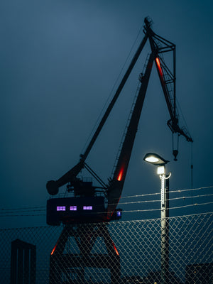 Kran 11 Götaverken Göteborg – Industriellt Motiv i Skymning | Fine Art Print