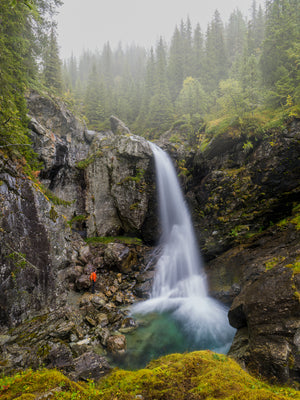 I regnets skugga – Trøymsånefossen, Hemsedal | Fine Art Print