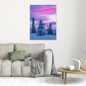 Vintermorgon i Lofsdalsfjällen – Snötyngda granar i rosa gryningsljus | Canvas