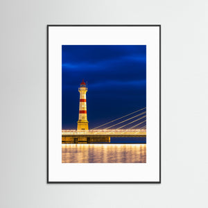 Malmö inre fyr i kvällsljus – Fyr vid Malmö hamn | Fine Art Print