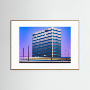 Göteborg – Spårvagn vid Regionens hus i kvällsljus | Fine Art Print