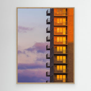 Kvällsljus på fasad Hisingen Göteborg | Canvas