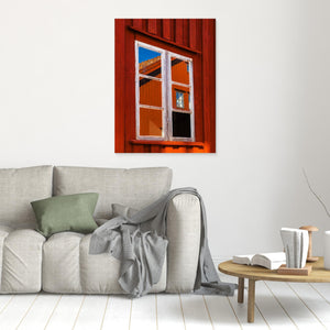 Rött hus och spegling i fönster – Mollösund, Bohuslän | Canvas