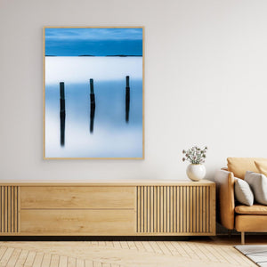 Särö Kungsbacka – Minimalistiskt Hav med Stolpar | Canvas