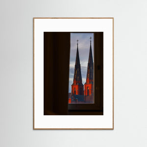Gryning genom fönstret – Uppsala domkyrka | Fine Art Print