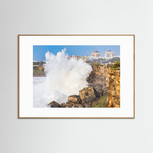 Vågor Cascais Portugal – dramatiskt hav och klippor vid Atlantkusten | Fine Art Print