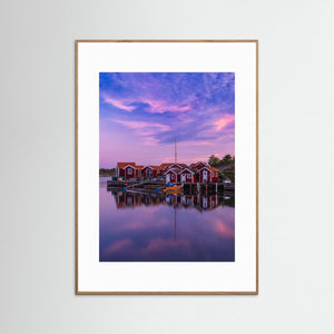 Lilla Rösö Önnered Göteborg – Röda Sjöbodar i Solnedgång | Fine Art Print