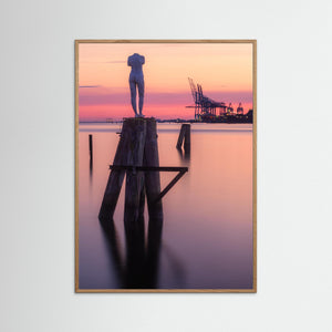 Skulptur vid Klippan i solnedgång – Göteborgs hamninlopp | Fine Art Print