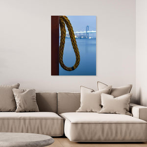 Gul reptamp vid blå älv - CANVAS