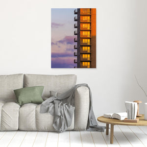 Kvällsljus på fasad Hisingen Göteborg | Canvas