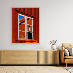 Rött hus och spegling i fönster – Mollösund, Bohuslän | Canvas