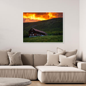 Solnedgång över gård vid Oppdal, Trøndelag – Norge | Canvas