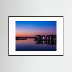 Sjöbodar vid Lilla Rösö – Göteborgs södra skärgård | Fine Art Print