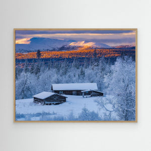 Sörvattensvallarna Härjedalen – Vinterlandskap med Gammal Gård | Canvas