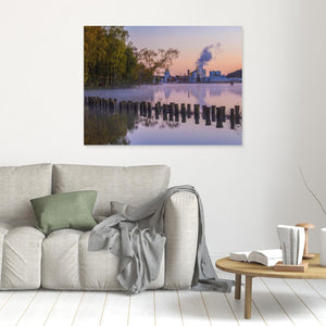 Göta älv i gryning – Nouryon i Bohus | Canvas