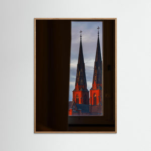 Gryning genom fönstret – Uppsala domkyrka | Fine Art Print