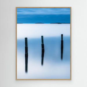 Särö Kungsbacka – Minimalistiskt Hav med Stolpar | Canvas