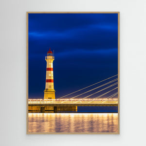 Malmö inre fyr i kvällsljus – Fyr vid Malmö hamn | Canvas