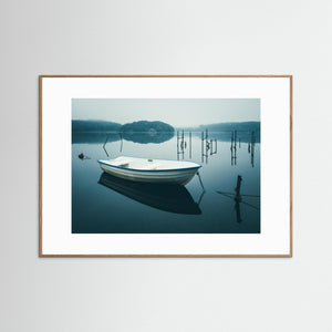 Båt i morgondimma – Stensjön, Mölndal | Fine Art Print