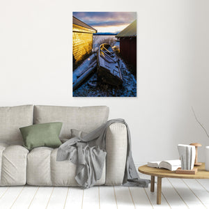 Upplagd träbåt vid Ånnsjön i Jämtland – fjällmotiv | Canvas