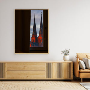 Gryning genom fönstret – Uppsala domkyrka | Canvas
