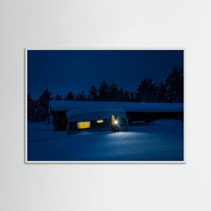 Vinternatt i Storsätern – Husvagn i snölandskap | Fine Art Print