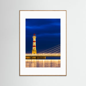 Malmö inre fyr i kvällsljus – Fyr vid Malmö hamn | Fine Art Print