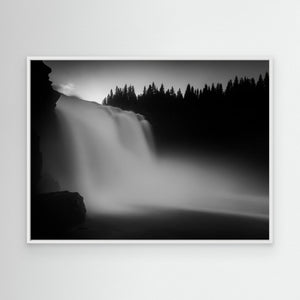 Tännforsen i svartvitt – Dramatiskt vattenfall vid Åre | Canvas