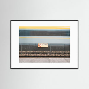 Livsfara och rörelse – Västtåg i Gamlestaden, Göteborg | Fine Art Print