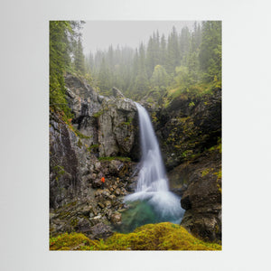 I regnets skugga – Trøymsånefossen, Hemsedal | Fine Art Print