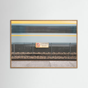Livsfara och rörelse – Västtåg i Gamlestaden, Göteborg | Fine Art Print