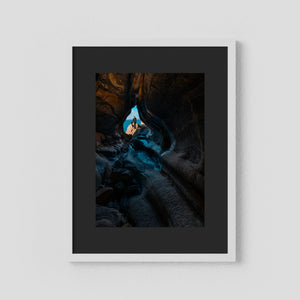 Munkkyrkan – Ljuset bortom klipporna | Fine Art Print