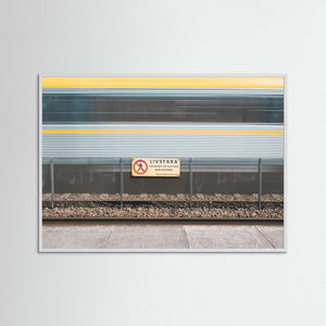 Livsfara och rörelse – Västtåg i Gamlestaden, Göteborg | Fine Art Print