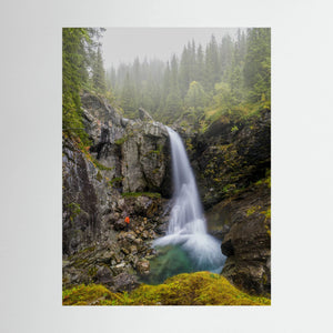I regnets skugga – Trøymsånefossen, Hemsedal | Canvas