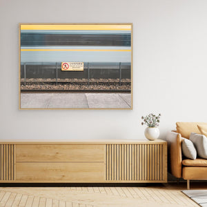 Livsfara och rörelse – Västtåg i Gamlestaden, Göteborg | Canvas