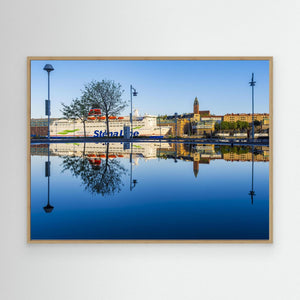 Stena Danica och Masthuggskyrkan i kvällsljus | Canvas Göteborg
