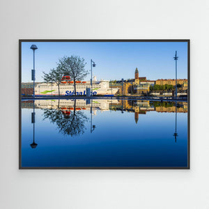Stena Danica och Masthuggskyrkan i kvällsljus | Canvas Göteborg