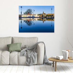 Stena Danica och Masthuggskyrkan i kvällsljus | Canvas Göteborg