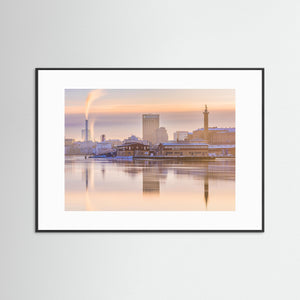 Fiskhamnen och Sjömanshustrun vid Göta älv – Göteborg | Fine Art Print