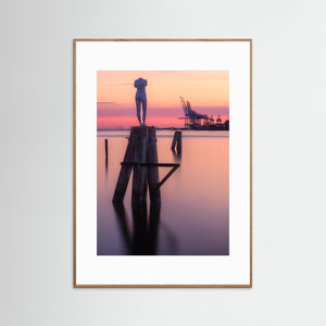 Skulptur vid Klippan i solnedgång – Göteborgs hamninlopp | Fine Art Print