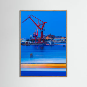 Älvsnabben passerar varvskranarna – Göteborg i blå timmen | Fine Art Print