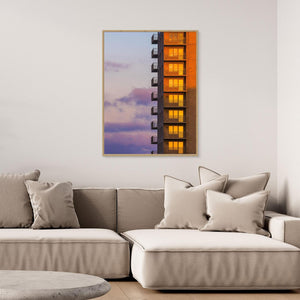 Kvällsljus på fasad Hisingen Göteborg | Canvas