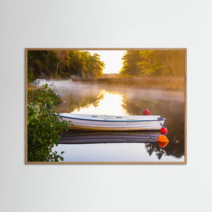 Morgon vid Landvettersjön – båt i dimma | Fine Art Print