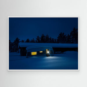 Vinternatt i Storsätern – Husvagn i snölandskap | Canvas