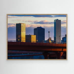 Göteborg skyline i kvällsljus – Gårda och Röde Orm | Canvas