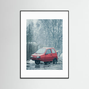Röd mopedbil i dimma – Färjenäs, Göteborg | Fine Art Print